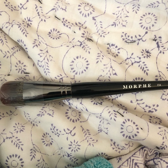 Morphe | E56 deluxe under eye brush - Picture 2 of 2